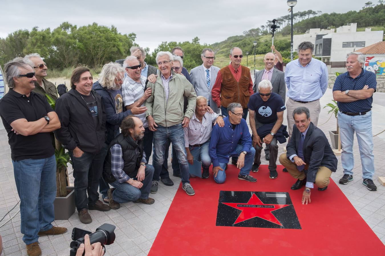 Fotos: Laura Revuelta y los pioneros del surf en Cantabria ya tienen sus estrellas en Somo