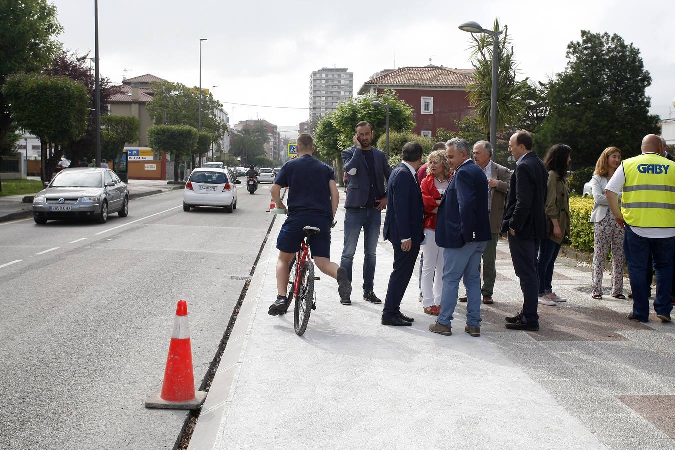 Fotos: Obras del carril bici que unirá el centro de Torrelavega con Reocín