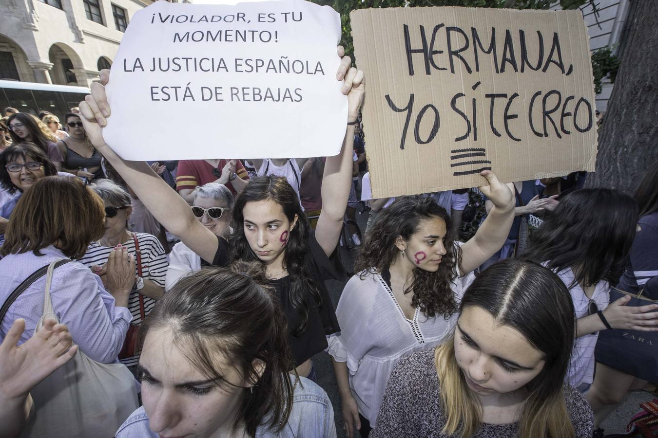 Fotos: Cacerolada en Cantabria contra la libertad de &#039;La Manada&#039;