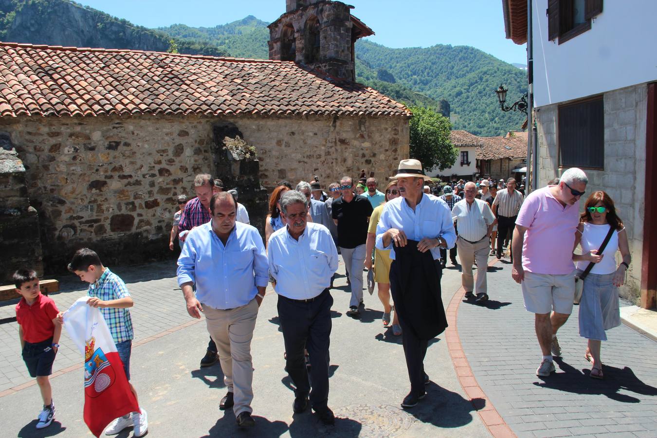 Fotos: Mogrovejo ya tiene en sus manos el premio al Pueblo de Cantabria 2017