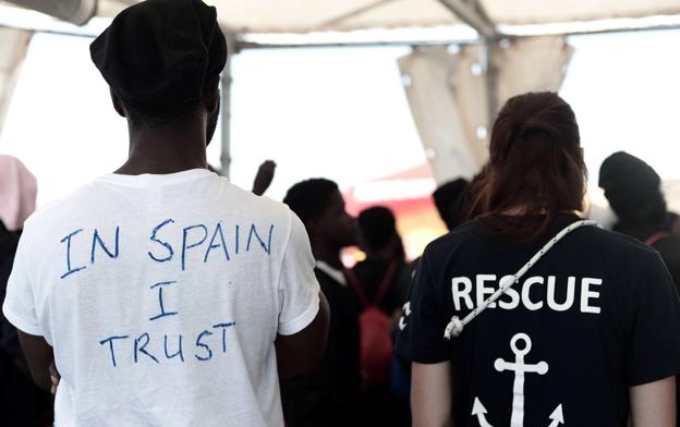 Algunos de los migrantes rescatados en el 'Aquarius'.