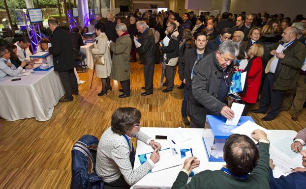 Imagen de archivo de militantes durante el congreso regional del PP de Cantabria.