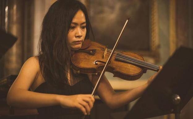 la viola de origen chino Luosha Fang, que lleva dos cursos bajo la tutela de Nobuko Imai en la Escuela Reina Sofía.Son dos de los alumnos destacados. 