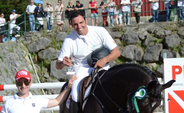 Borja Villalón, en el concurso de Seis Barras de la Copa Presidente de Cantabria.