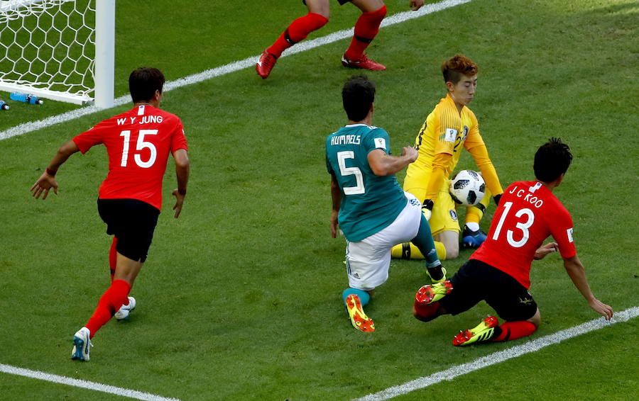 Corea del Sur venció a Alemania por 2-0 y selló el adiós de la campeona en Brasil al Mundial de Rusia.