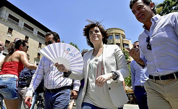Soraya Sáenz de Santamaría, en Palma de Mallorca para hacer campaña.