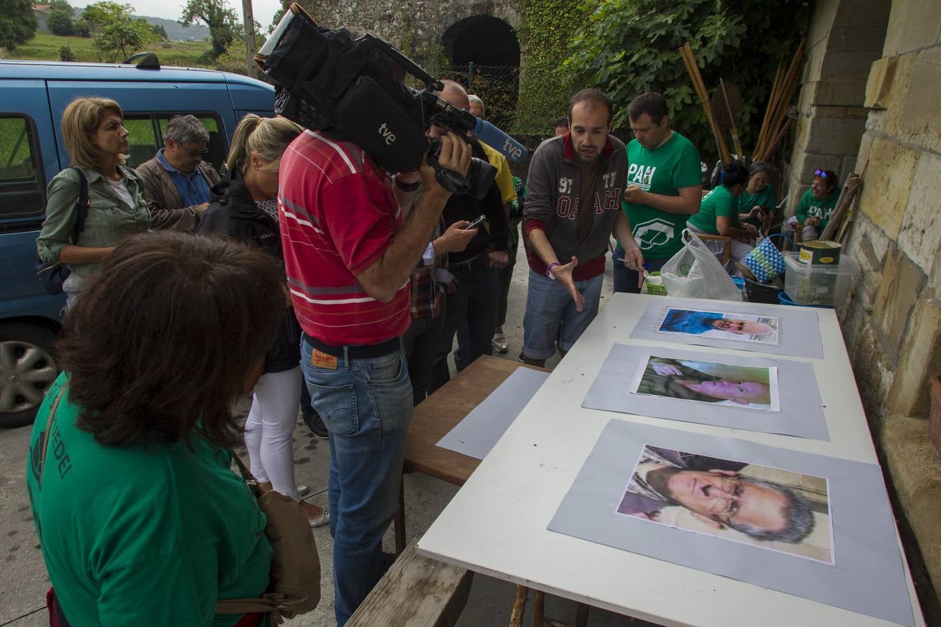 Fotos: Se paraliza el desahucio de la familia de Gama