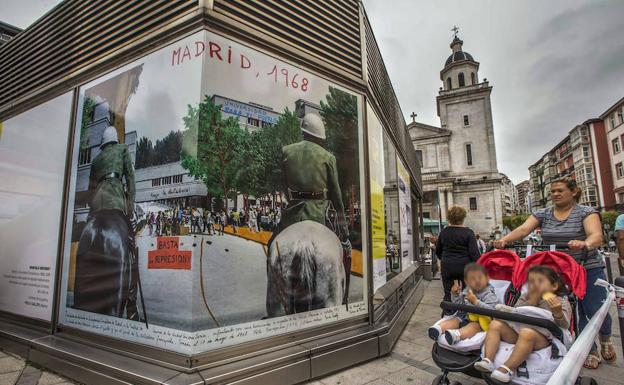 La obra de 'Visiones Urbanas' presente en la Plaza de la Esperanza. 