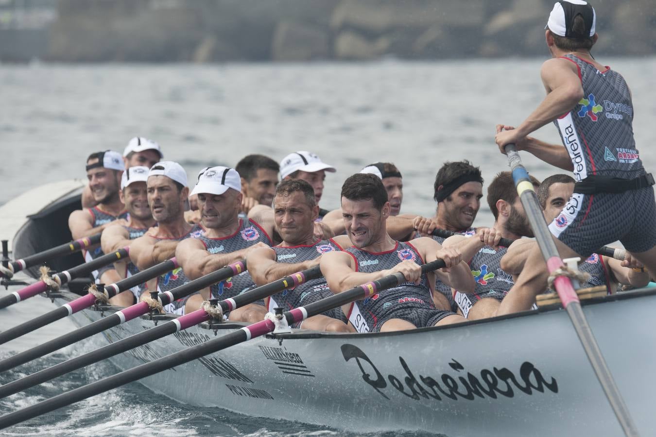 La traineta de El Astillero confirmó los pronósticos y se impuso en el campeonato regional de traineras.