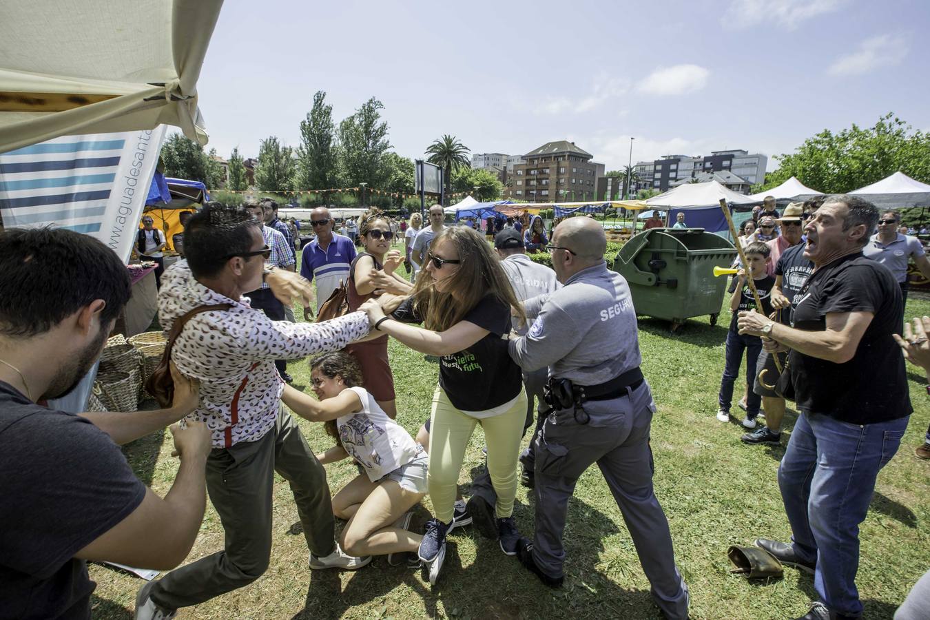 La fiesta del PRC se ha visto empañada por el enfrentamiento entre miembros de la Plataforma de las EXcavadas y simpatizantes y militantes del PRC