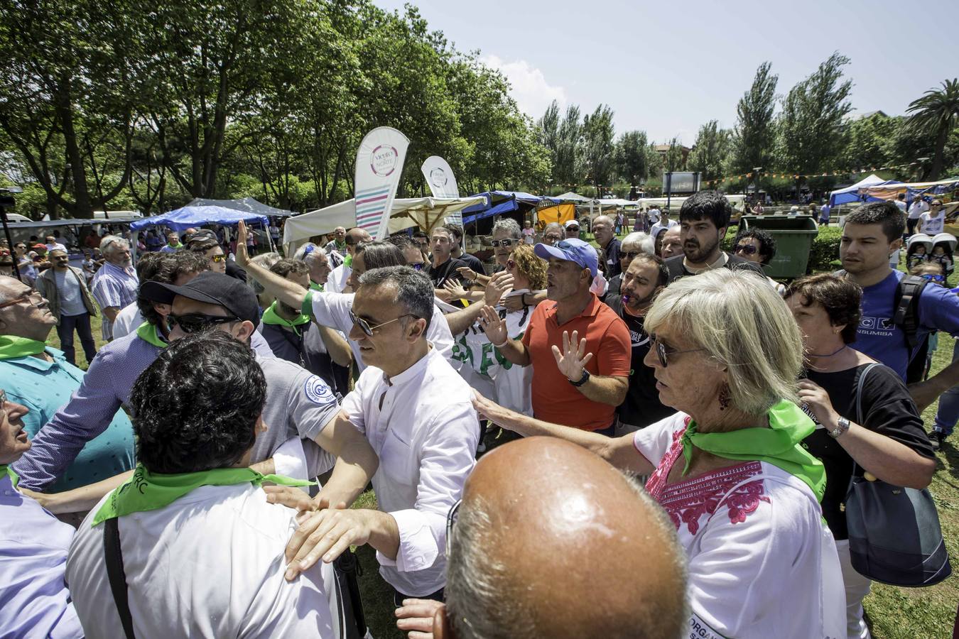 La fiesta del PRC se ha visto empañada por el enfrentamiento entre miembros de la Plataforma de las EXcavadas y simpatizantes y militantes del PRC