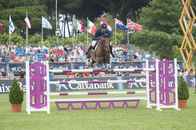 El jinete ibicenco Diego Pérez se proclamó campéon del Gran Premio CaixaBank. 