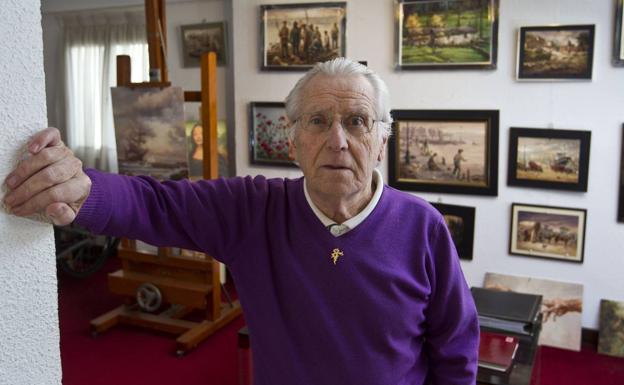 López Ayerdi en su estudio de la calle Isaac Peral de Santander. 