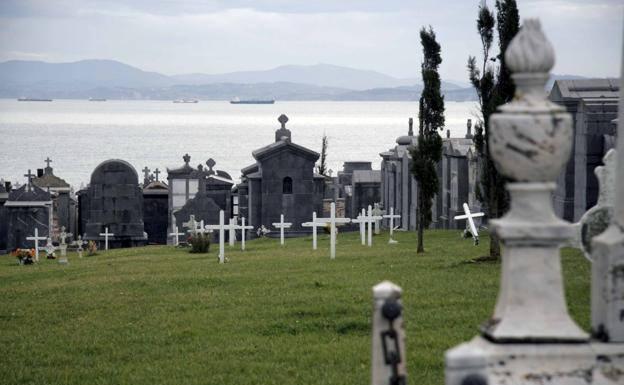 Imagen principal - Cementerio de La Ballena, en Castro Urdiales.