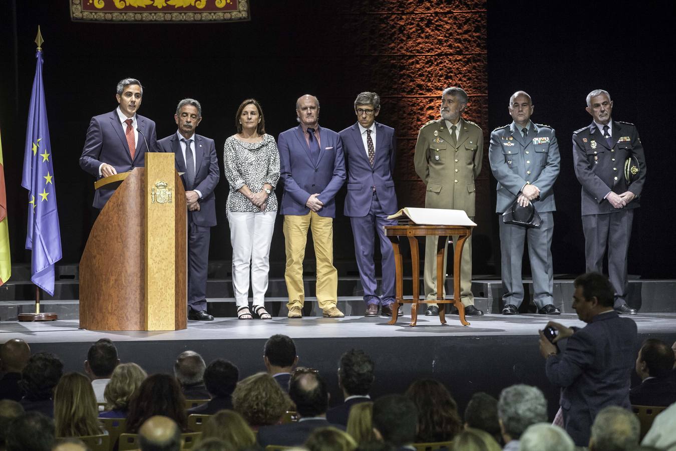 El ministro de Ciencia, Pedro Duque, preside en acto en el Paraninfo de La Magdalena