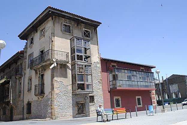 Tras una actuación inicial del Gobierno regional, el edificio se trasferirá al Ayuntamiento. 