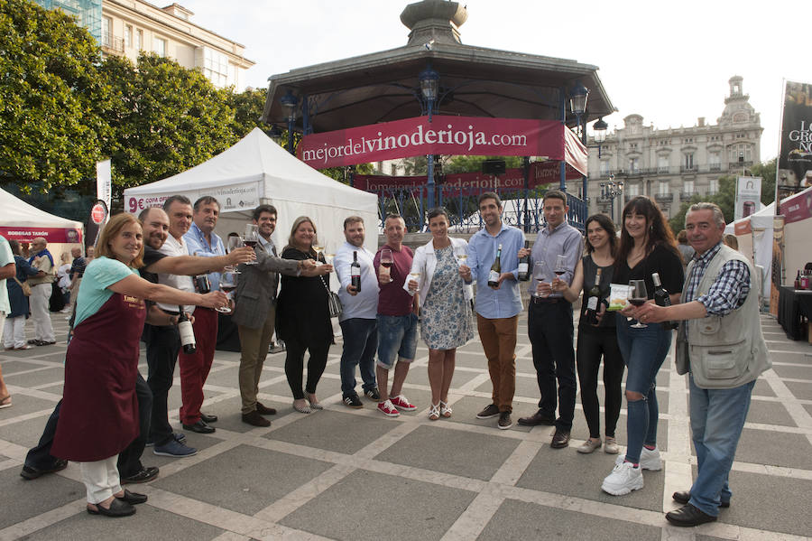 Diez bodegas traen a la ciudad sus mejores caldos para participar en la mayor cata callejera del país 