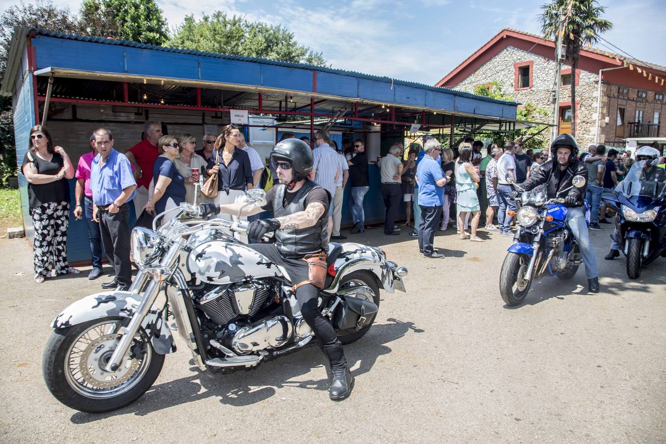 Imágenes del pregón, del concurso de ollas ferroviarias y de la paella solidaria de las fiestas de la Virgen del Carmen de Camargo