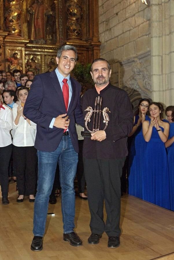 Fotos: Clausura del Certamen de la Canción Marinera de San Vicente de la Barquera