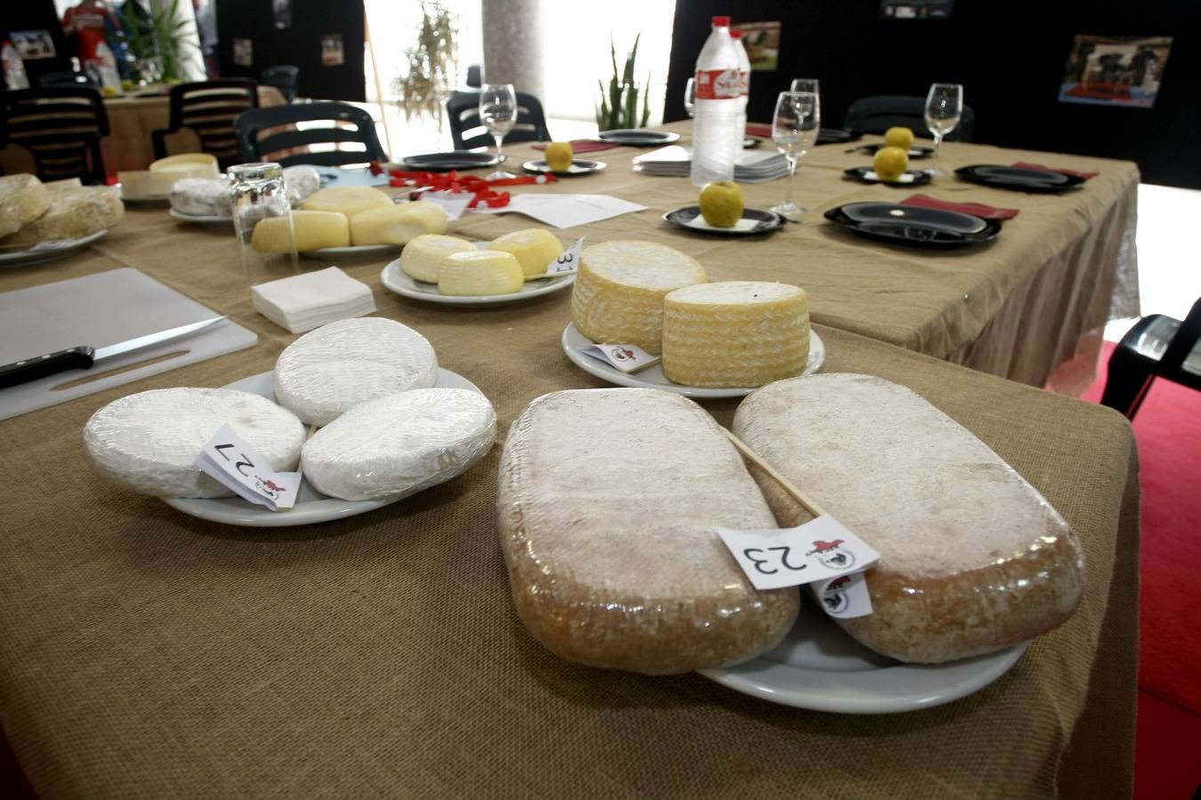 La Asociación Frisona de Cantabria otorga los premios a las marcas Divirín de La Jarradilla, Los Pasiegos y El Macho tras pasar la cata de un jurado de expertos del sector de la gastronomía y productos 