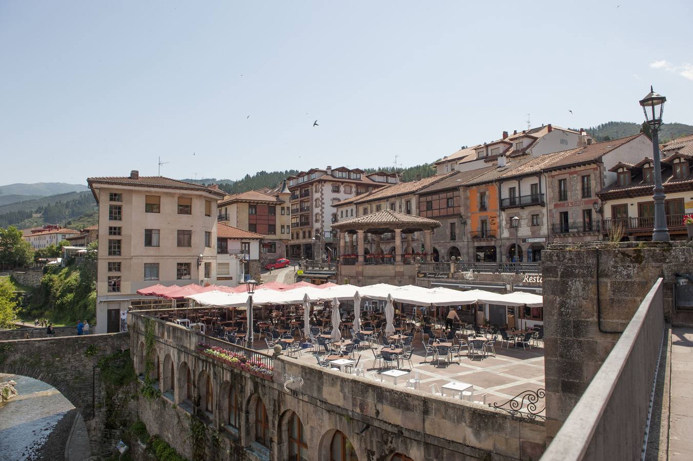 Potes, un pueblo encantador en cualquier época del año que atrae cada temporada a miles de turistas.