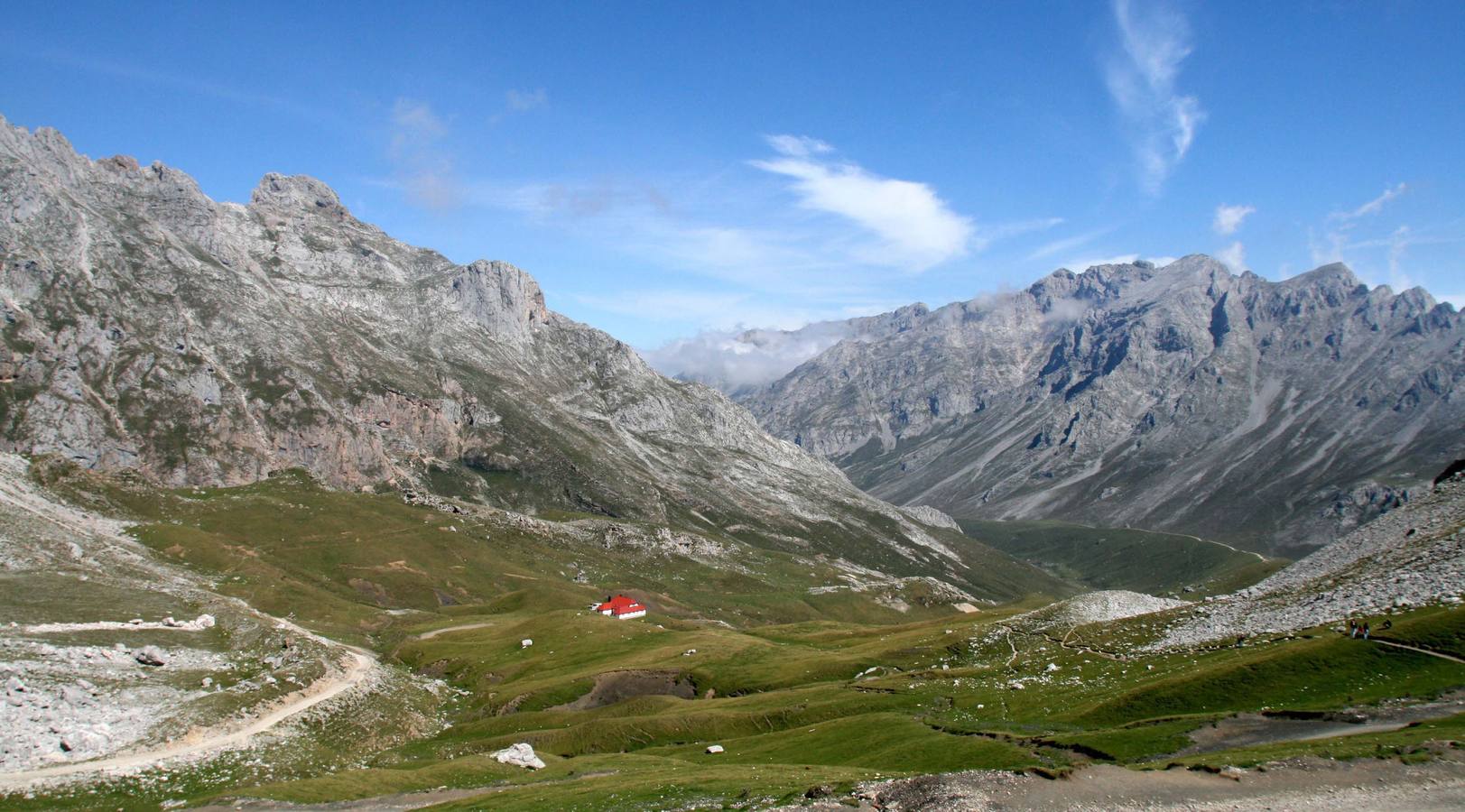 El refugio de Áliva, situado en un entorno único y sobrecogedor.