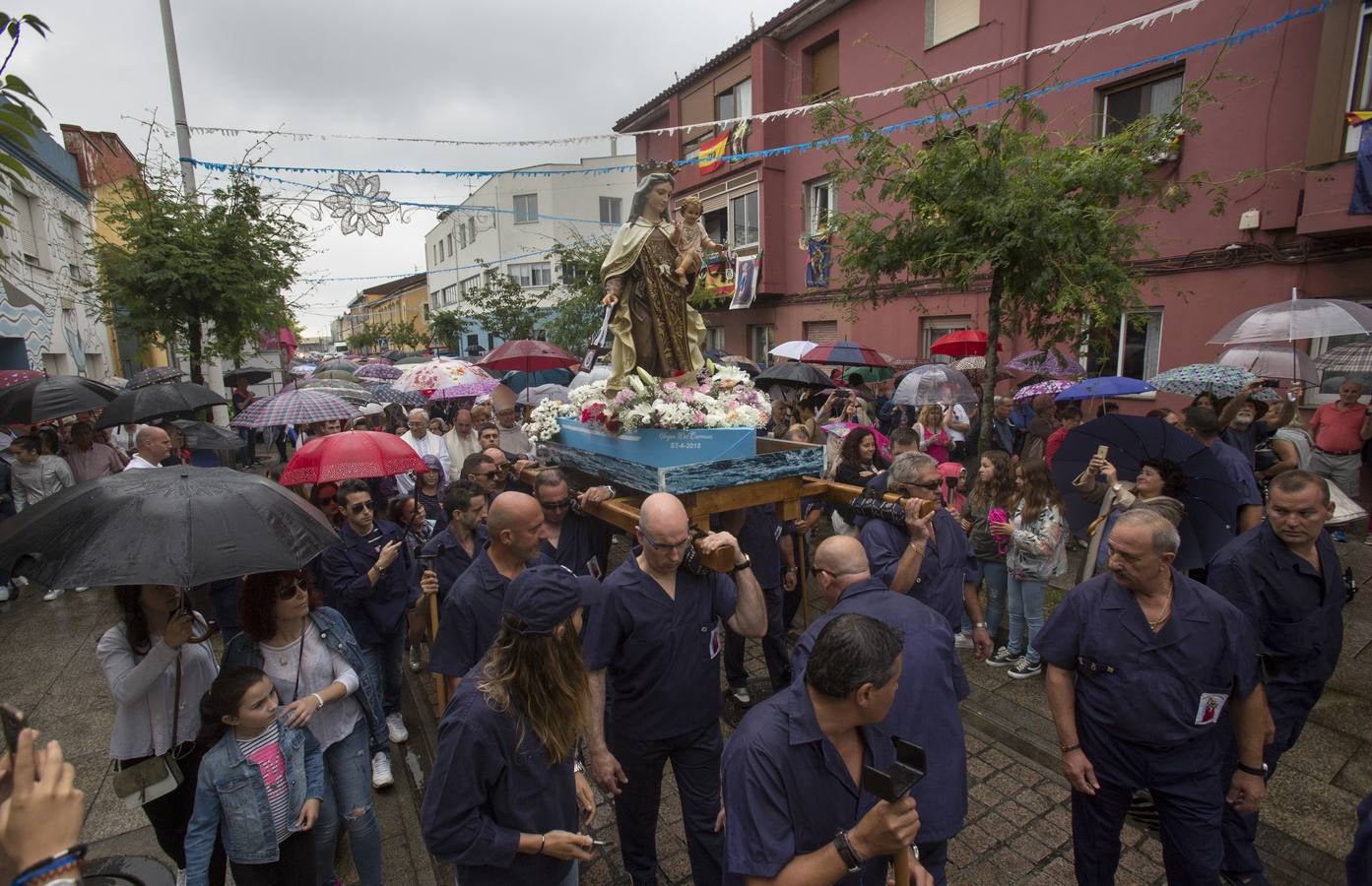 La procesión de esta año ha estado marcada por la intensa lluvia