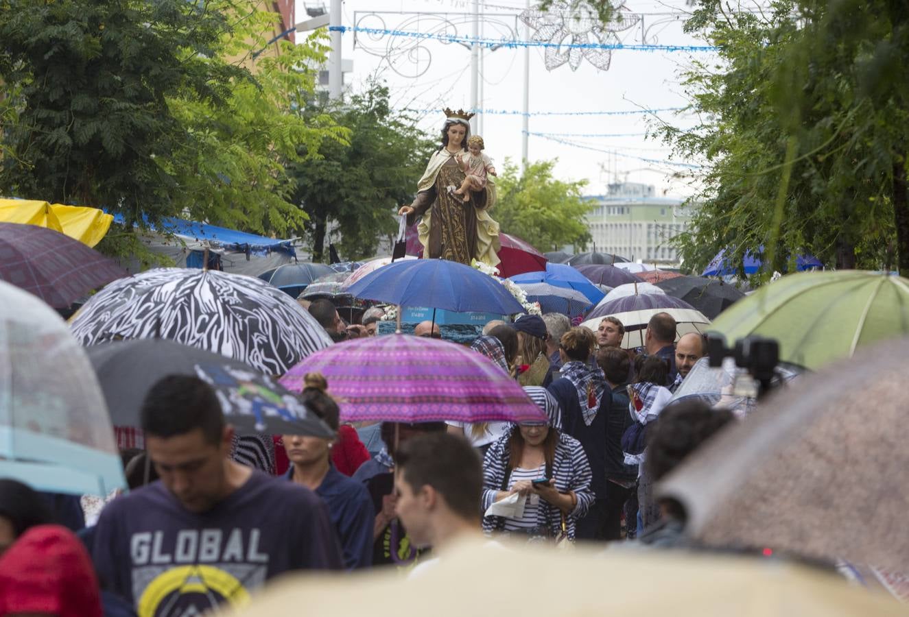 La procesión de esta año ha estado marcada por la intensa lluvia