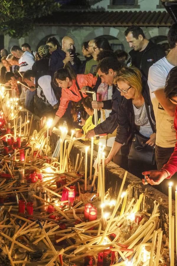 Miles de devotos de la patrona de los marineros se acercan hasta Revilla de Camargo para cumplir con la tradición.