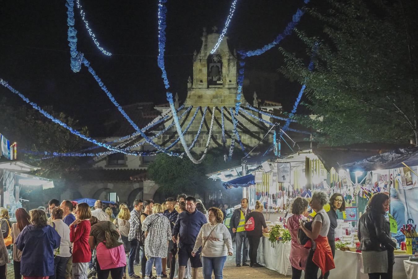 Miles de devotos de la patrona de los marineros se acercan hasta Revilla de Camargo para cumplir con la tradición.