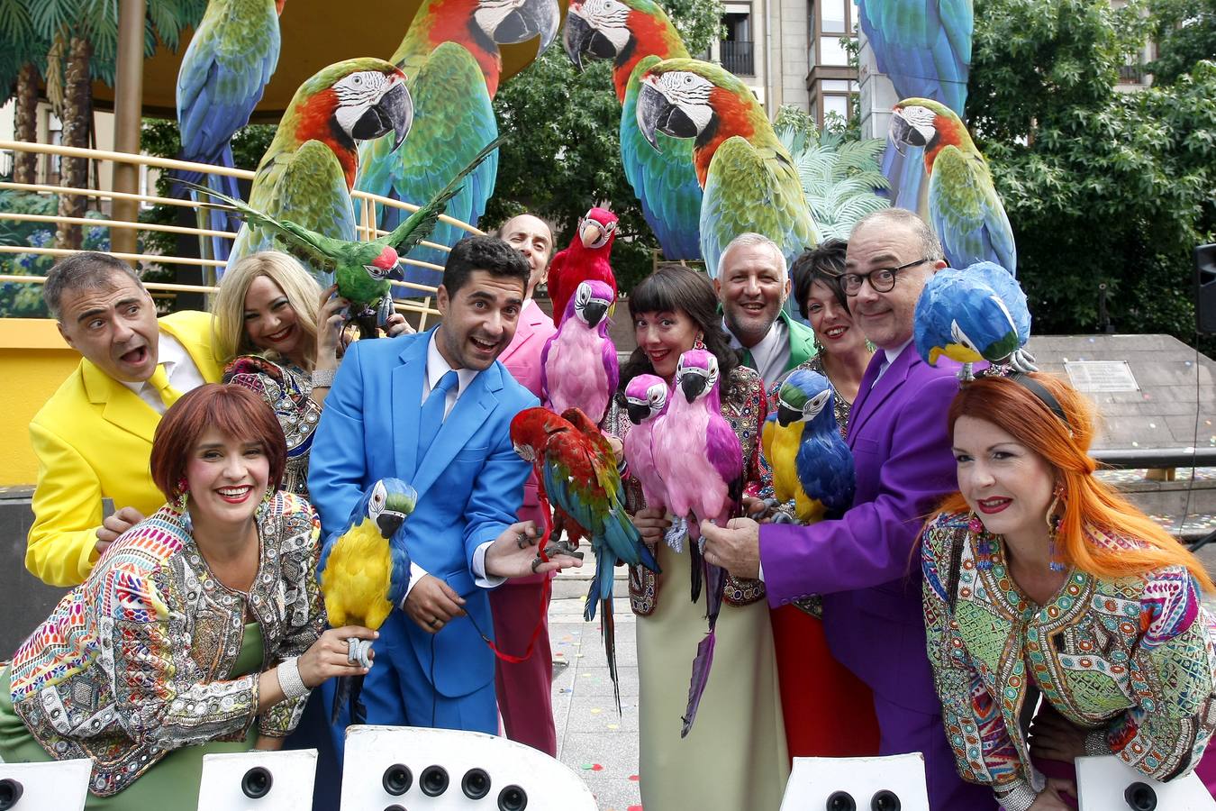 Fotos: La Cubana presenta en la Plaza Mayor de Torrelavega su obra &quot;Adiós Arturo&quot;