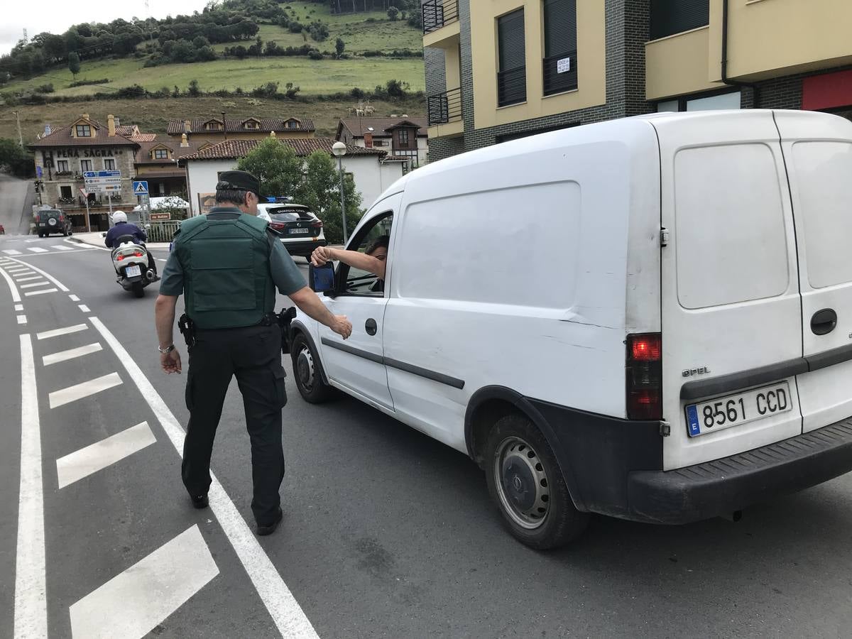 Fotos: Controles de la Guardia Civil en Liébana para dar con Luciano Simón