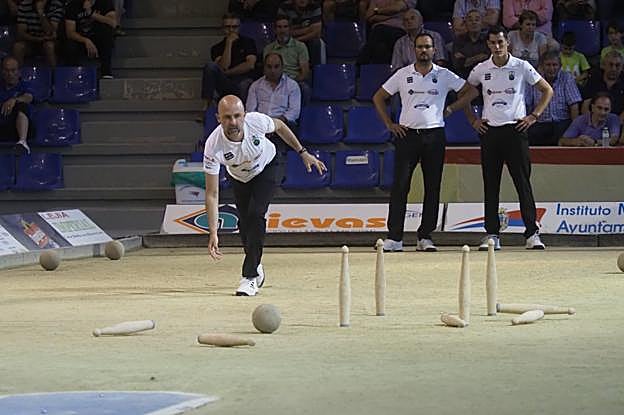 Rubén Rodríguez birla en la victoria de ayer de Peñacastillo Anievas Mayba sobre Hermanos Borbolla Villa de Noja. 