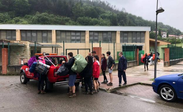 Evacuados por las fuertes lluvias más de trescientos niños que estaban de campamento en Rionansa