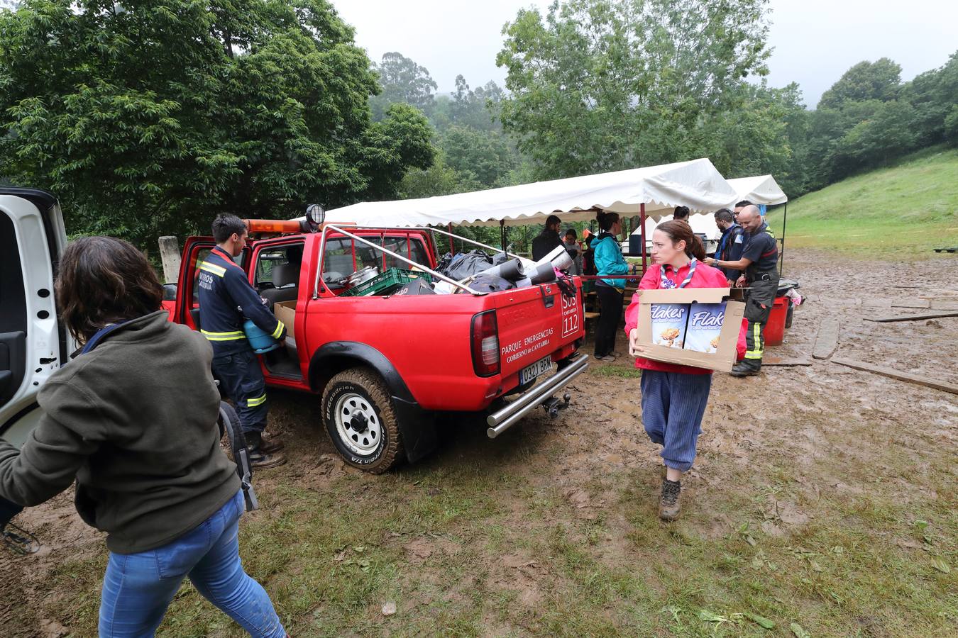 Fotos: Trescientos niños evacuados de un campamento en Rionansa por las fuertes lluvias