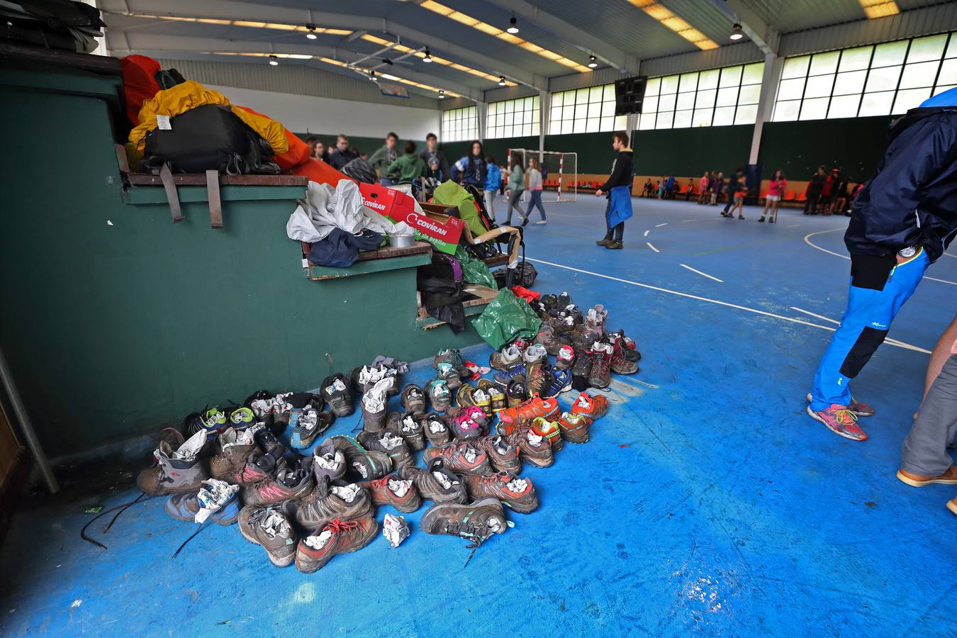 Fotos: Trescientos niños evacuados de un campamento en Rionansa por las fuertes lluvias