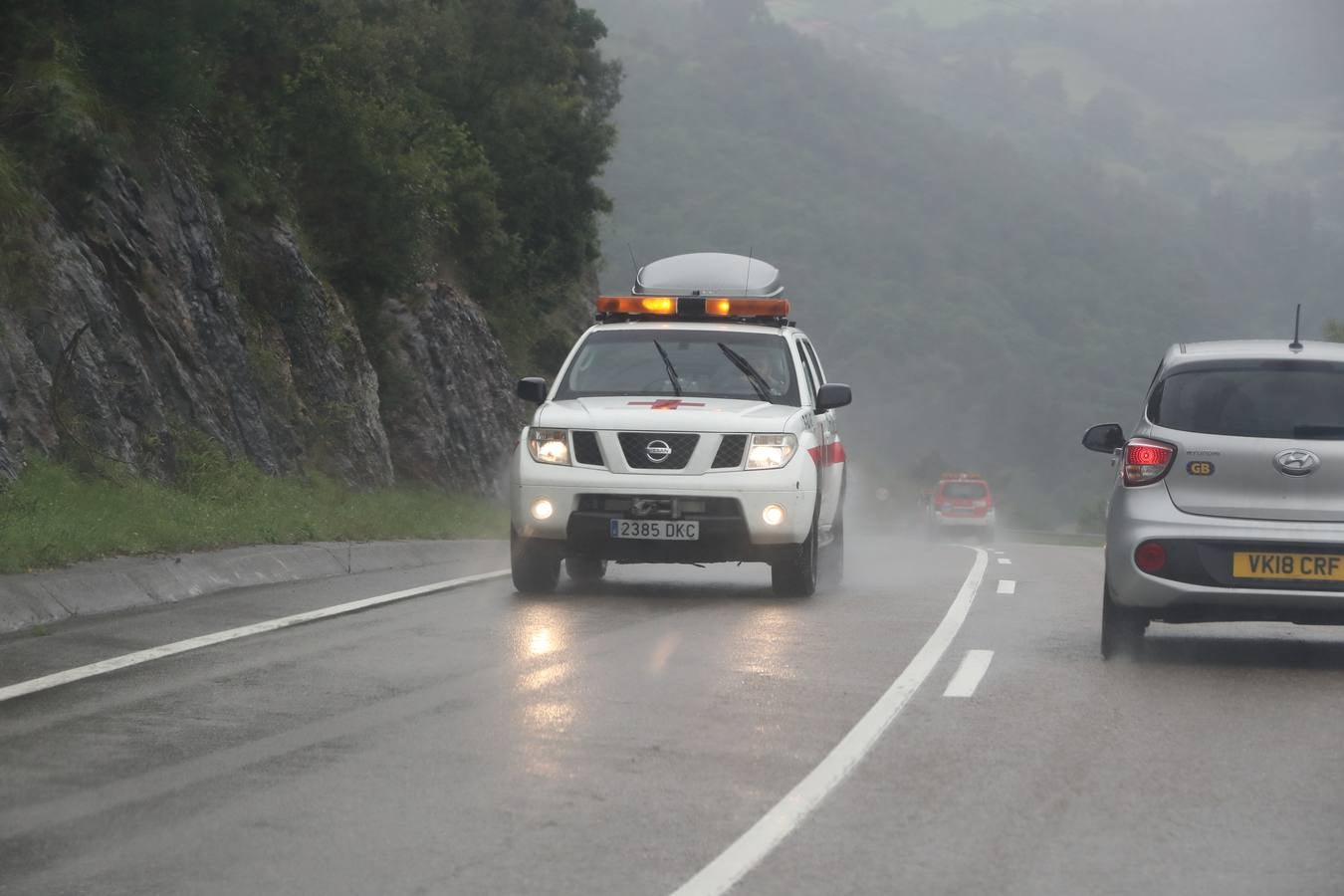 Fotos: Trescientos niños evacuados de un campamento en Rionansa por las fuertes lluvias