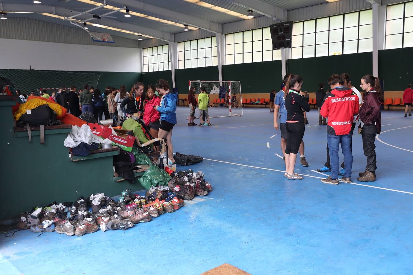 Fotos: Trescientos niños evacuados de un campamento en Rionansa por las fuertes lluvias