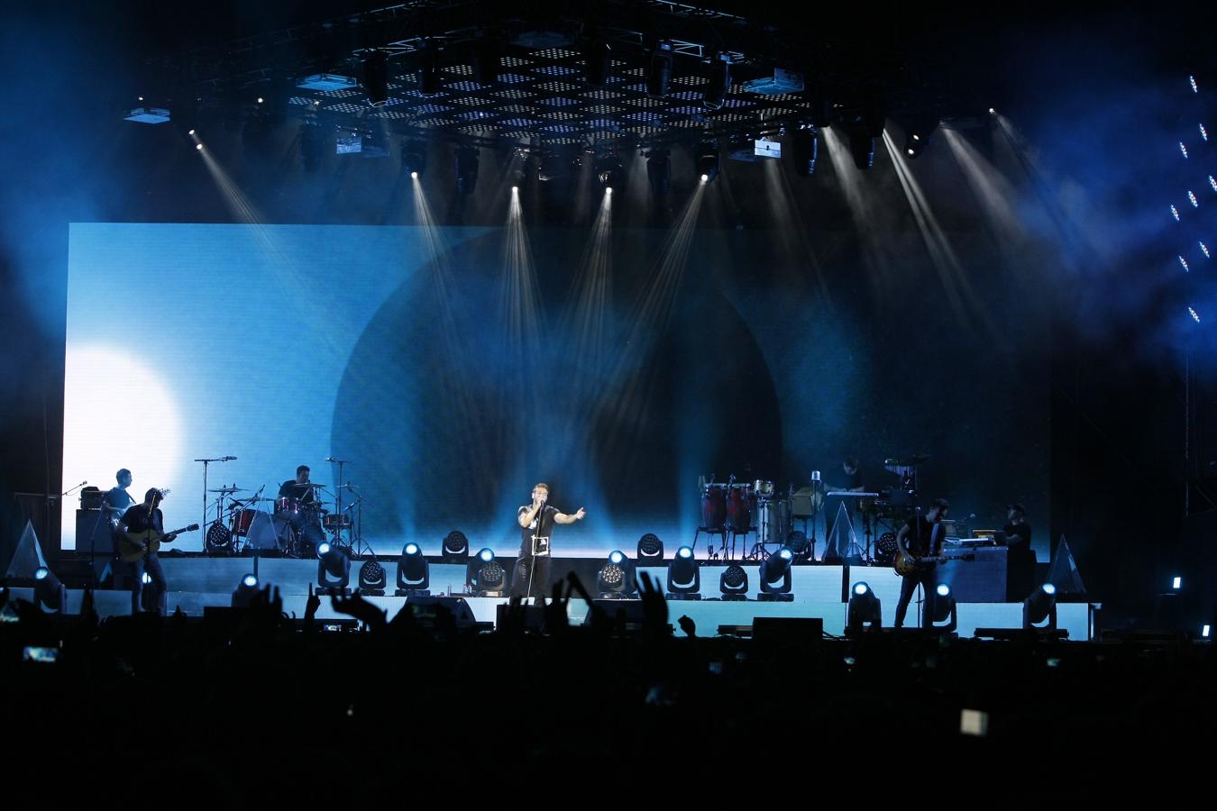 La esperada gira de regreso de Pablo Alborán, el tour 'Prometo', que ha supuesto el reencuentro con el público del artista malagueño, fue el lunes la principal atracción de la segunda jornada del festival Música en Grande 2018, en una noche en la que los miles de asistentes que se dieron cita en los Campos de El Malecón de Torrelavega disfrutaron también de la actuación de la joven Marta Soto.