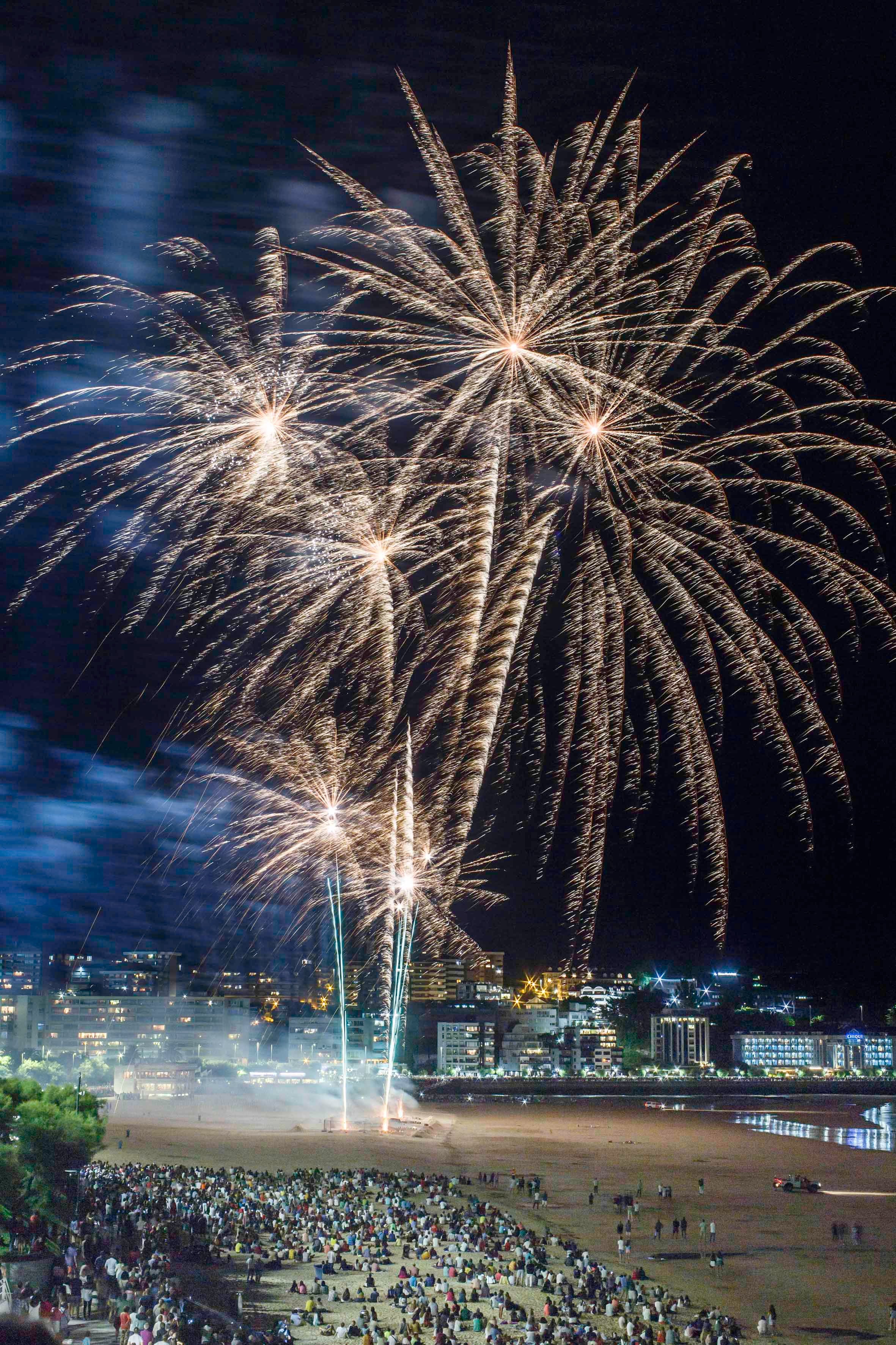 Fotos: El Sardinero se ilumina con los fuegos artificiales