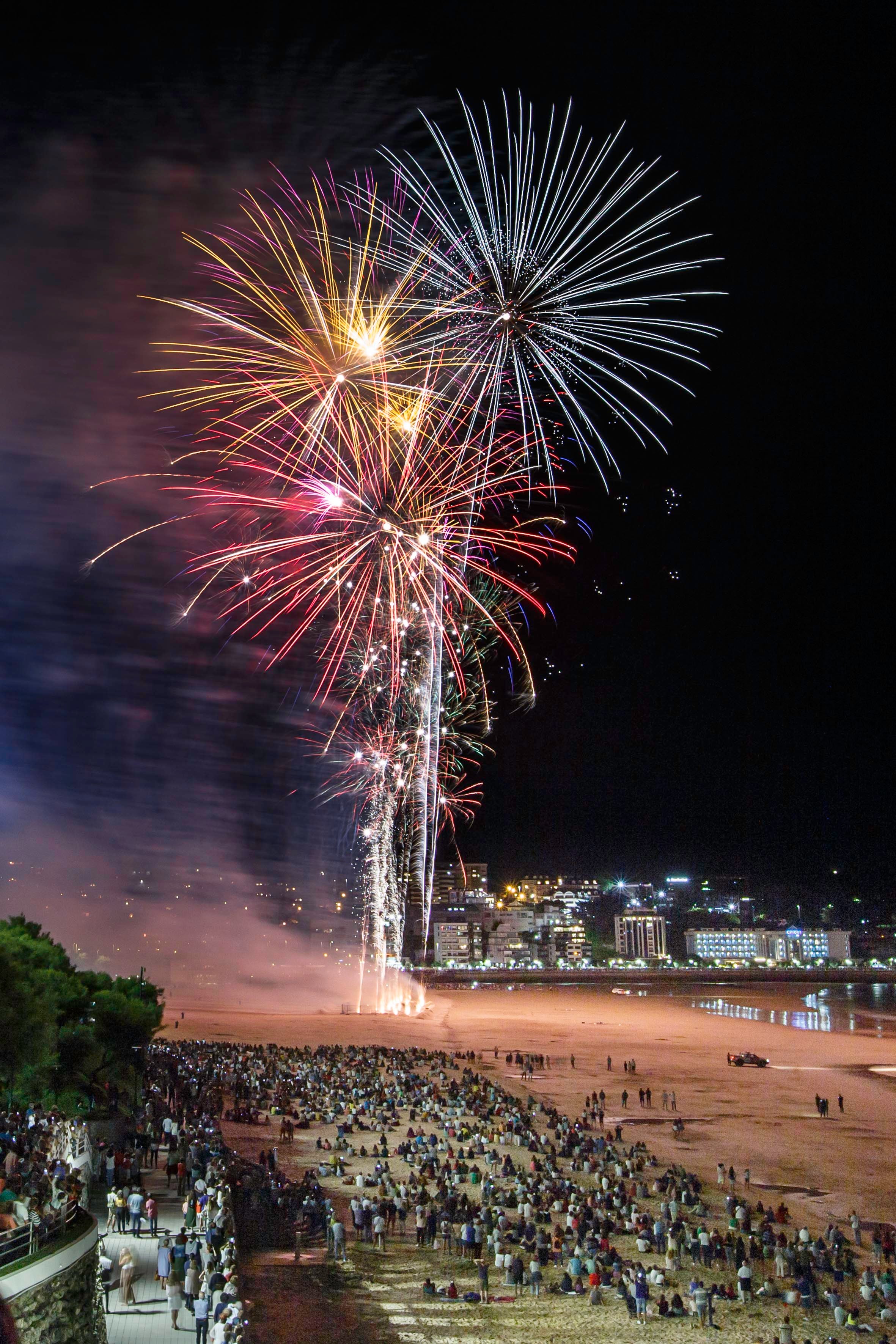 Fotos: El Sardinero se ilumina con los fuegos artificiales
