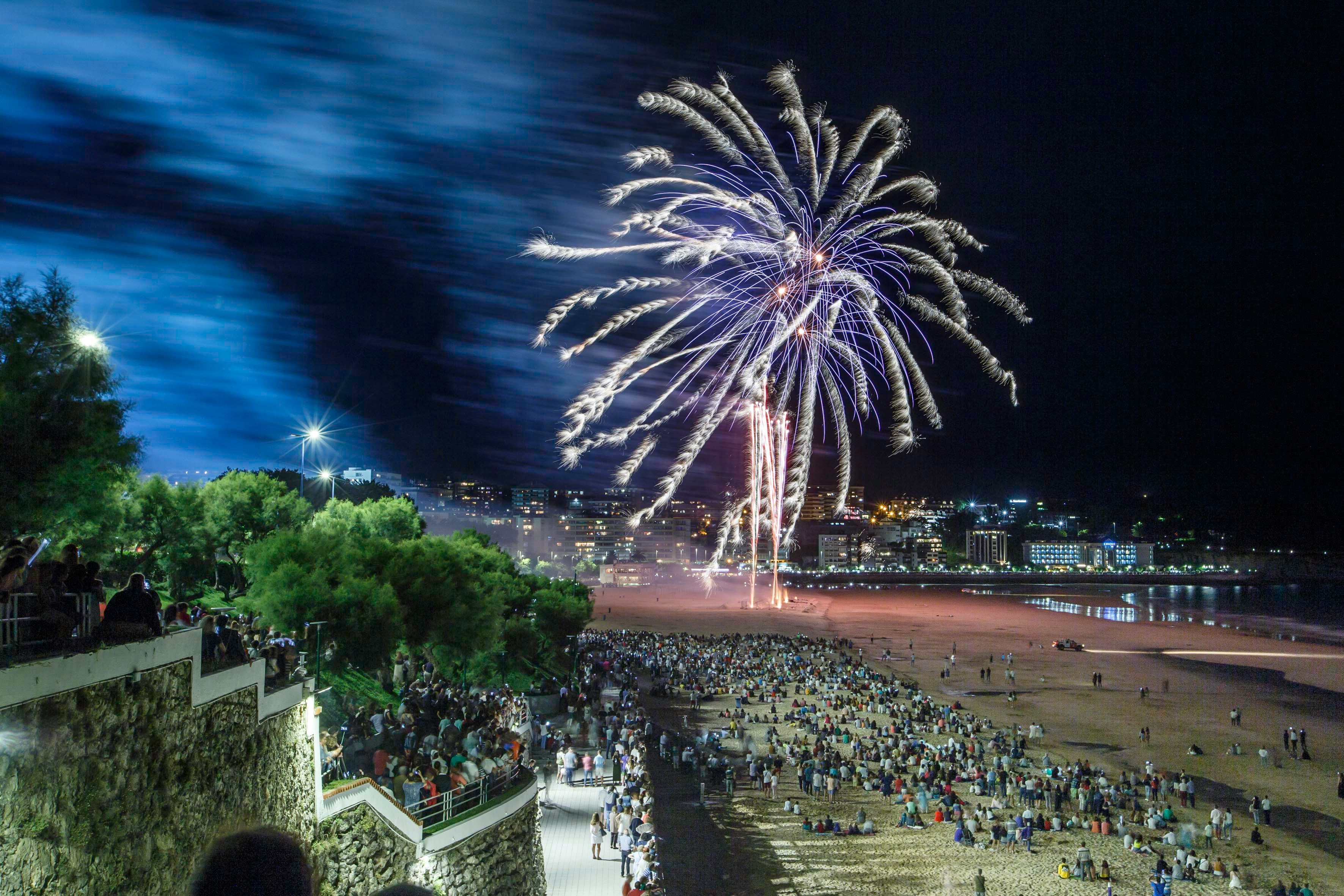 Fotos: El Sardinero se ilumina con los fuegos artificiales