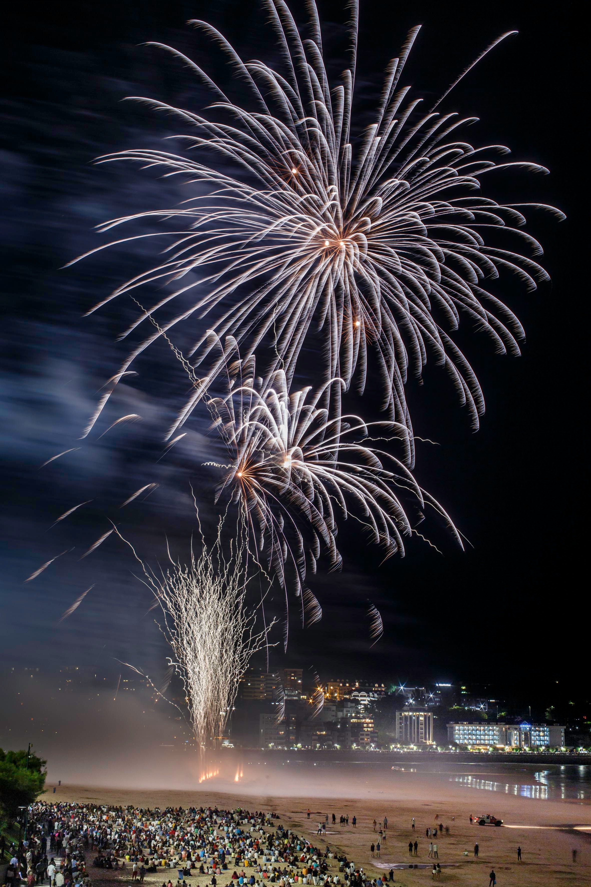 Fotos: El Sardinero se ilumina con los fuegos artificiales