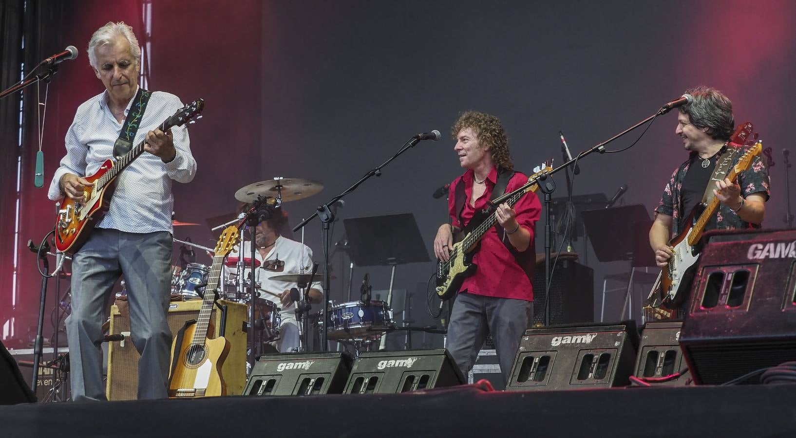 Rubén Blades y Kiko Veneno protagonizaron ayer en Los Conciertos de La Campa una «comunión potente», una cita en lo que se recaude irá a parar al Proyecto de Amara, la Asociación de Niños con Cáncer de Cantabria.