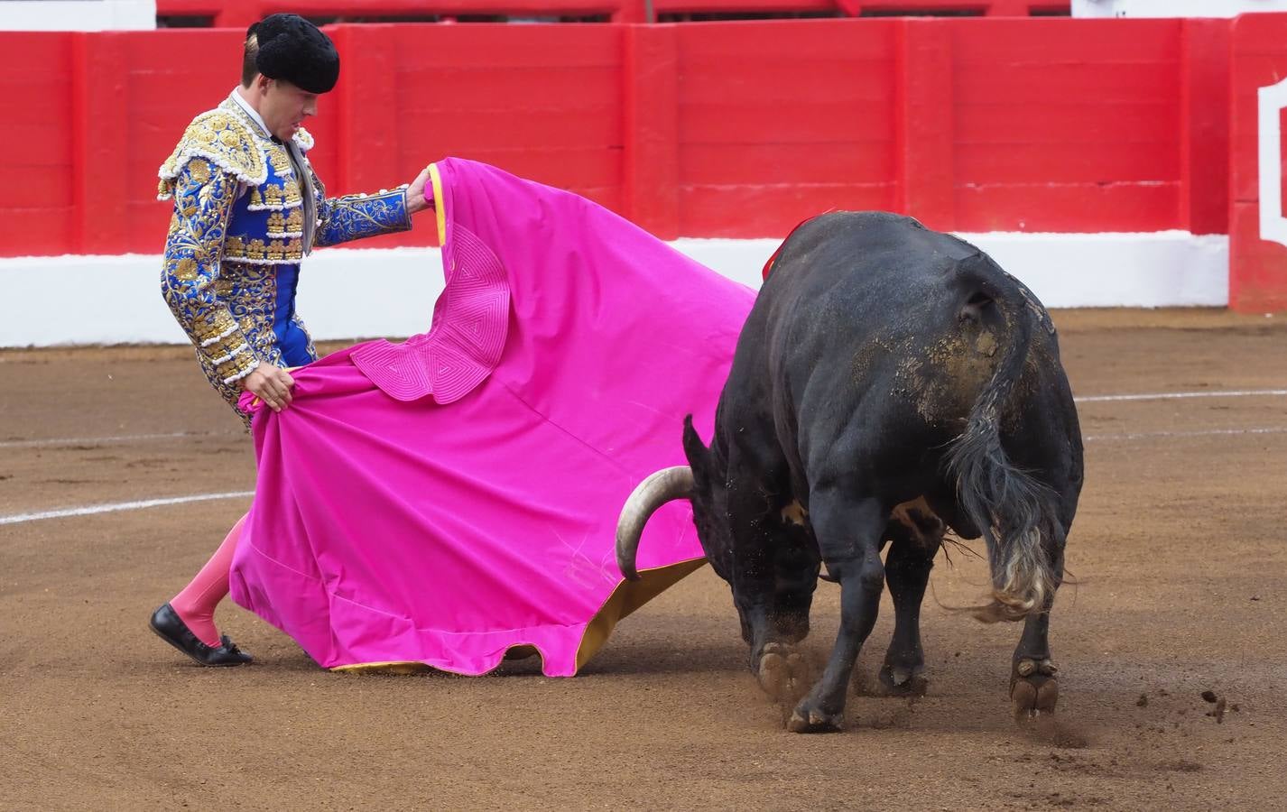 Fotos: Primera corrida de toros de la Feria de Santiago 2018