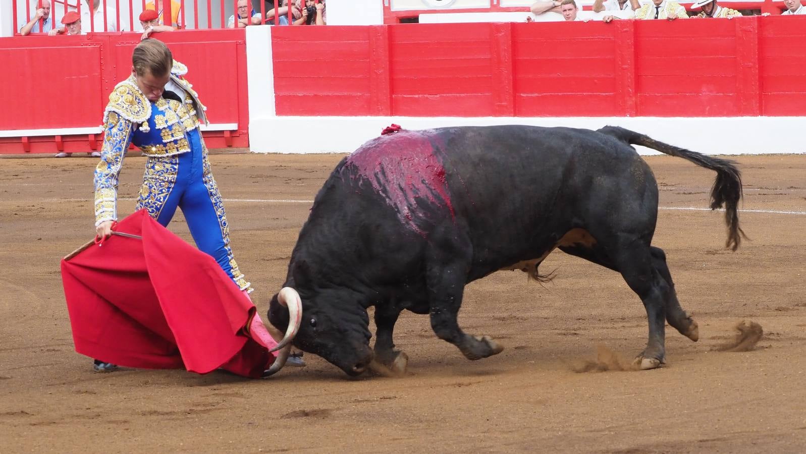 Fotos: Primera corrida de toros de la Feria de Santiago 2018