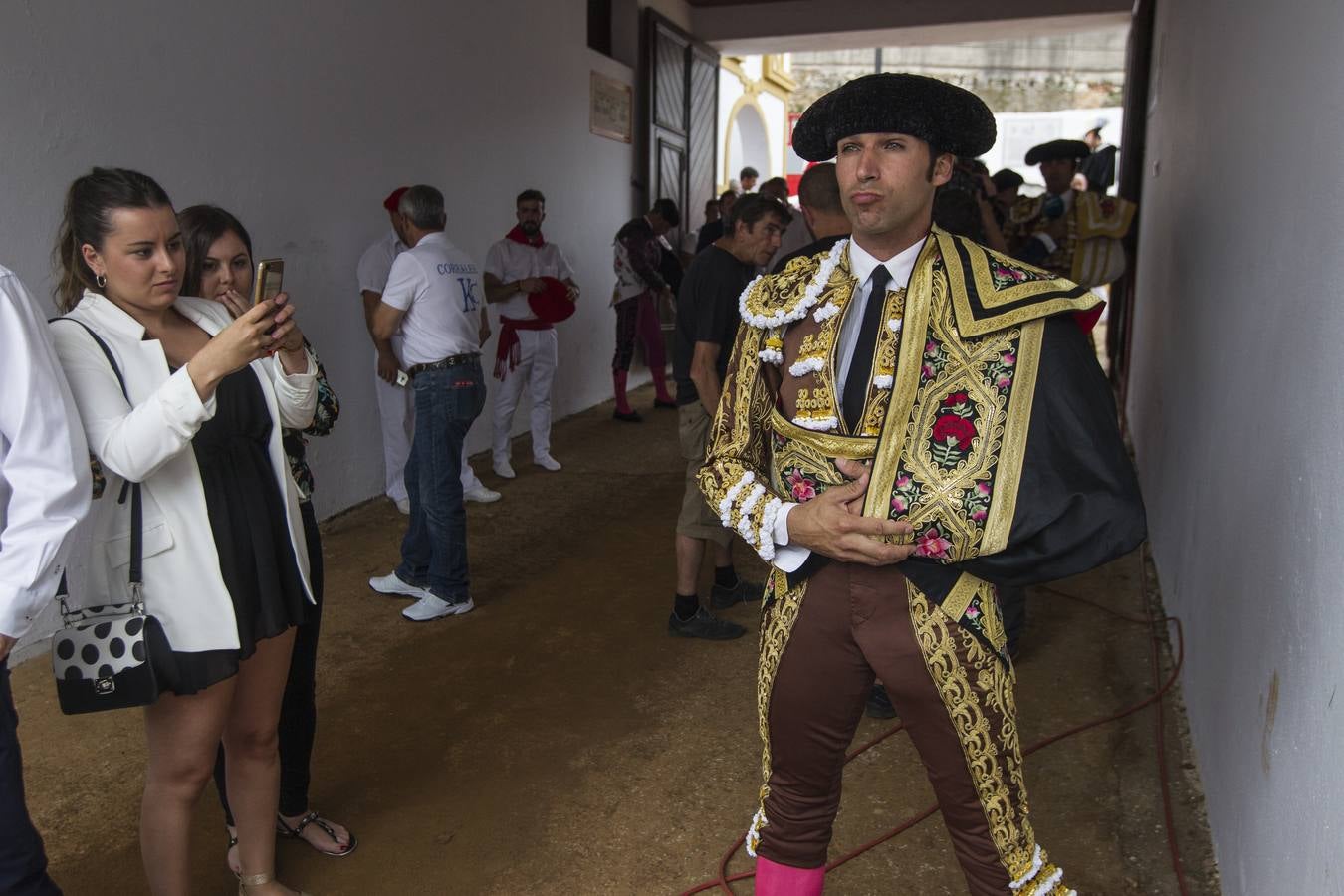 Fotos: Perera sale por la puerta grande en la segunda corrida de toros de la Feria de Santiago