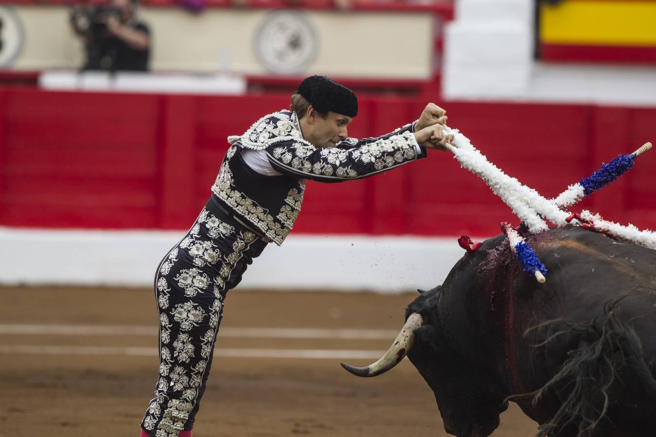 Fotos: Perera sale por la puerta grande en la segunda corrida de toros de la Feria de Santiago