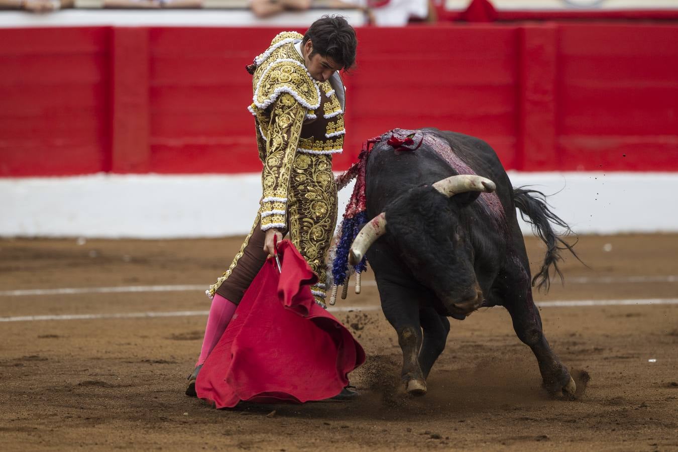 Fotos: Perera sale por la puerta grande en la segunda corrida de toros de la Feria de Santiago