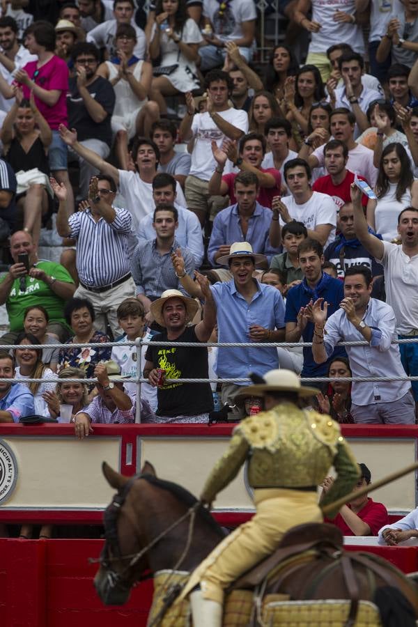 Fotos: Perera sale por la puerta grande en la segunda corrida de toros de la Feria de Santiago